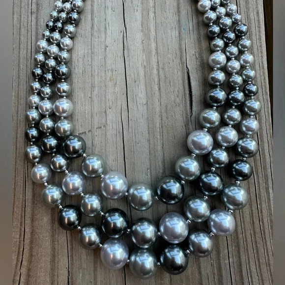 Marquis GREY OMBRE PEARL NECKLACE - Picture 2 of 2